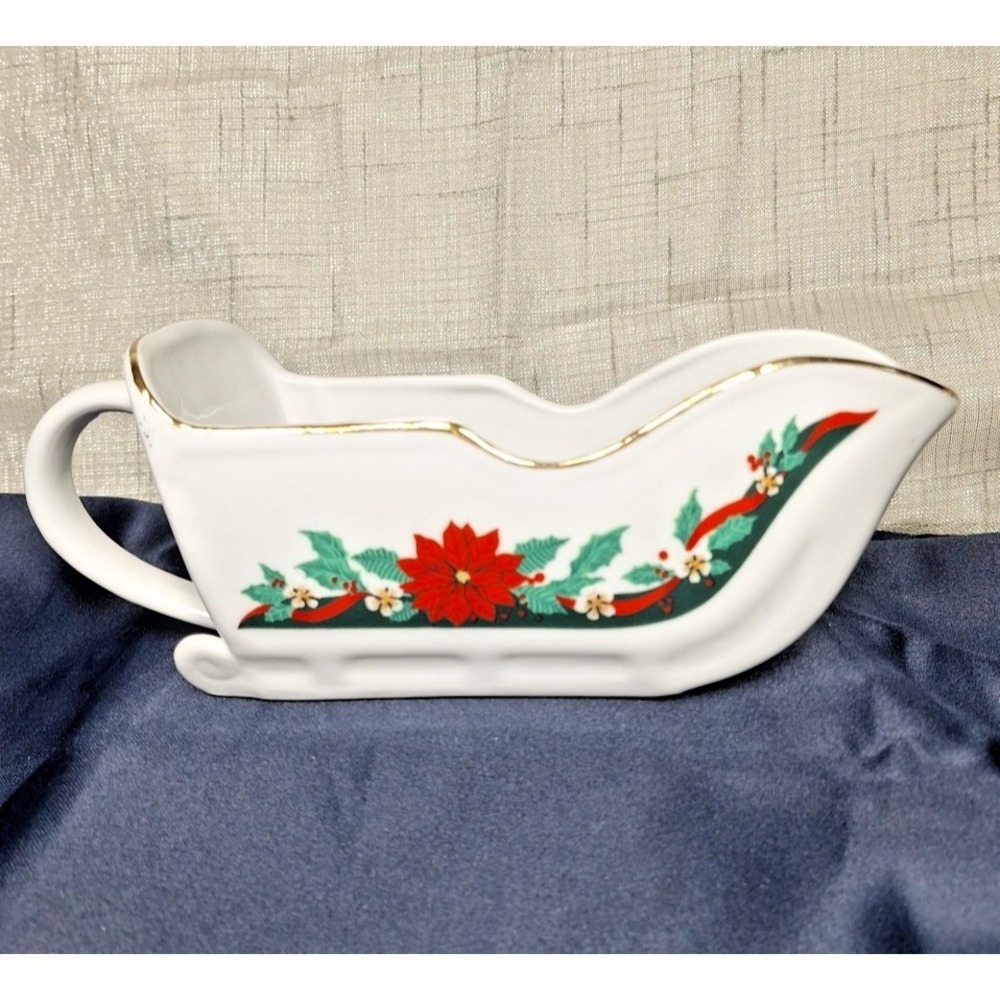 Tienshan Deck the Halls Christmas Poinsettia GRAVY SAUCE SLEIGH Fine China Retro